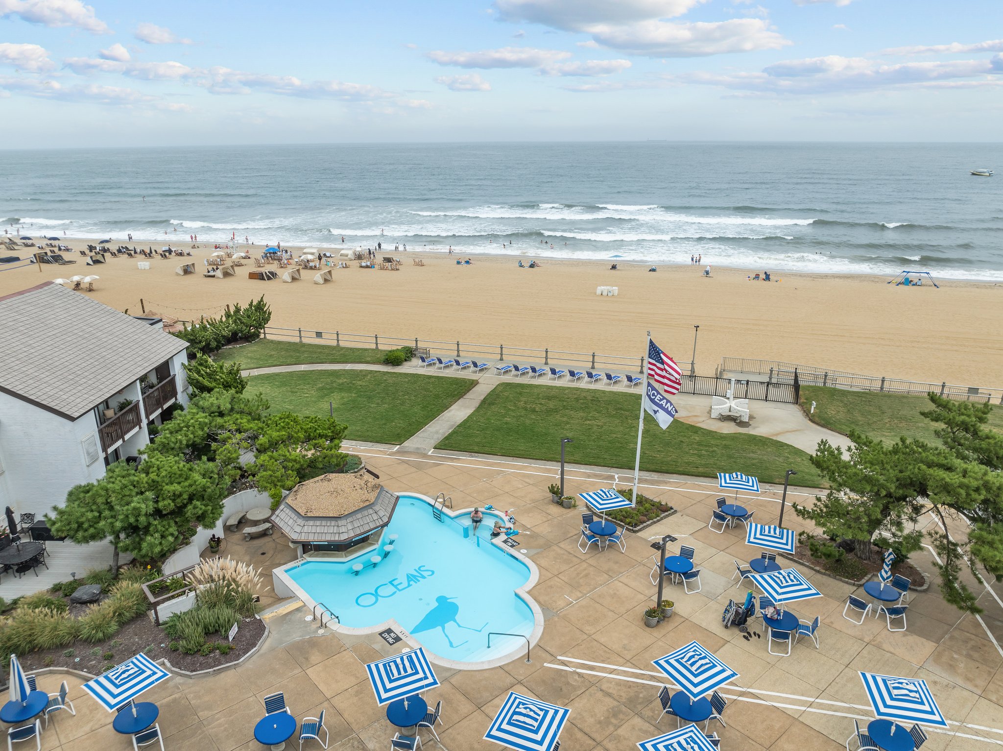 4004 4004 Atlantic Ave Unit 309, Virginia Beach, Virginia, 23451, USA, 2 Bedrooms Bedrooms, ,2 BathroomsBathrooms,Residential,For Sale,4004 Atlantic Ave Unit 309,10633444