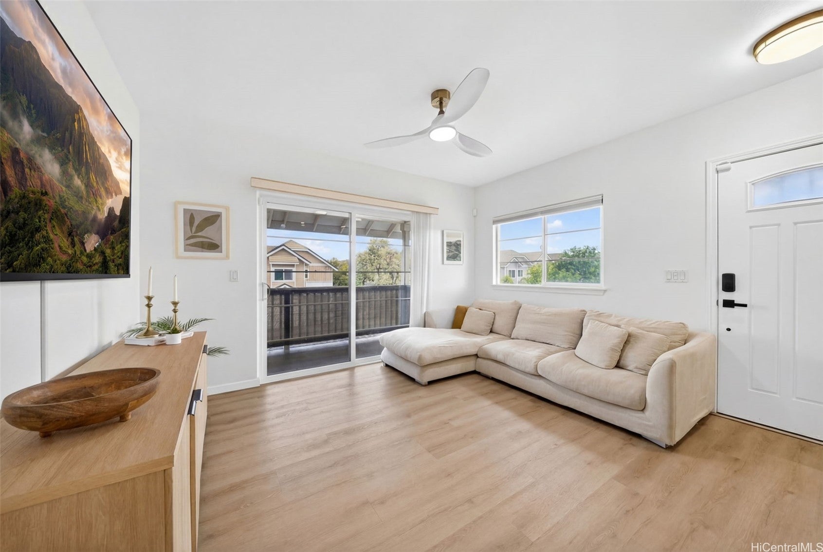Welcome home to this inviting 3 bedroom, 2 bathroom townhome located i – image 6