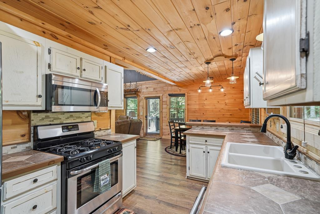 OWNER FINANCING AVAILABLE. SELLER IS CURRENTLY OFFERING 4% WITH 15% DO – image 6