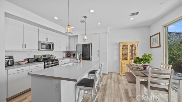 16282 16282 Meadowhouse Av, Chino, California, 91708, USA, 4 Bedrooms Bedrooms, ,3 BathroomsBathrooms,Residential,For Sale,16282 Meadowhouse Av,PW26088793