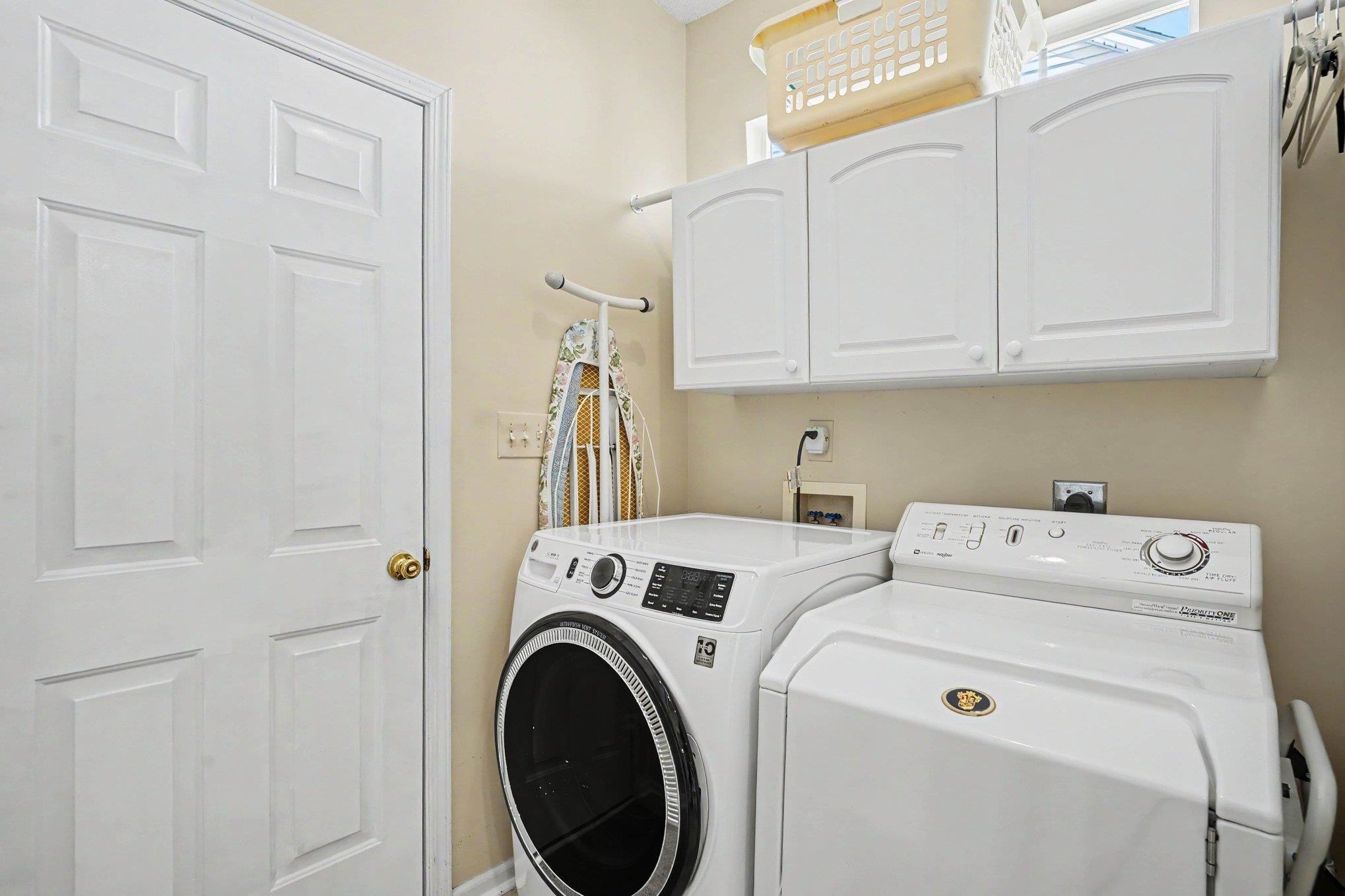 Do not miss this gorgeous updated 3 bed 2 bath single level home locat – image 30