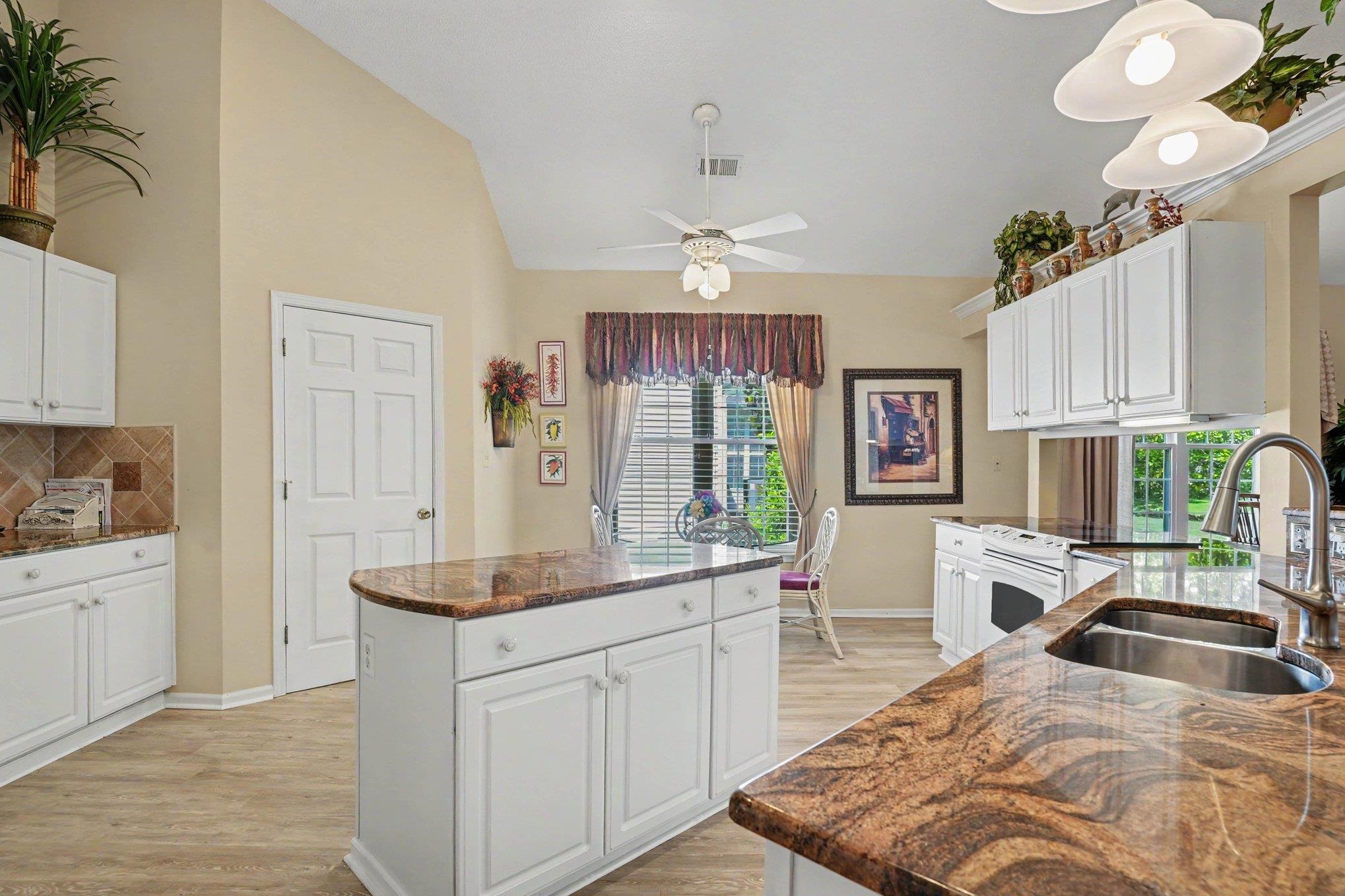 Do not miss this gorgeous updated 3 bed 2 bath single level home locat – image 15