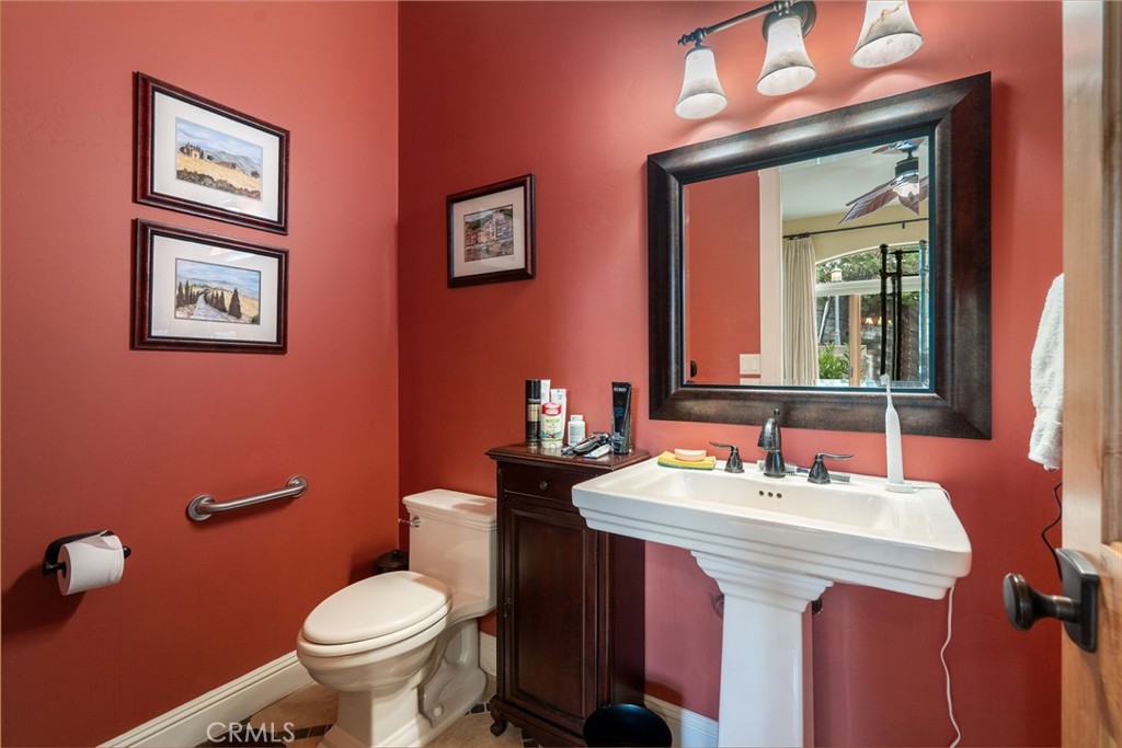 Located on the desirable West Side of Paso Robles, this custom-built 2 – image 28