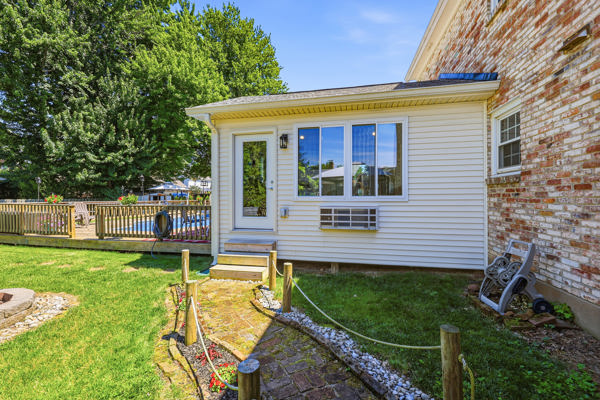 Welcome to this beautiful home that’s gleaming with pride and perfecti – image 72