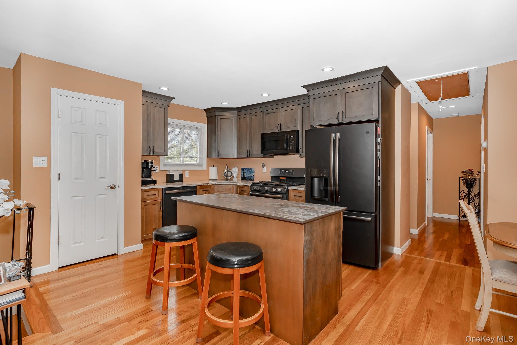 Welcome to this spacious Hi Ranch located on a quiet dead end street i – image 20