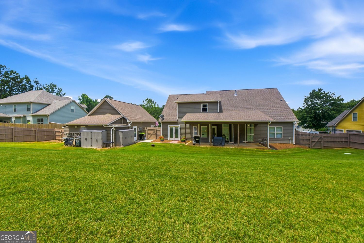 Incredible custom home with tons of bells and whistles in sought after – image 57
