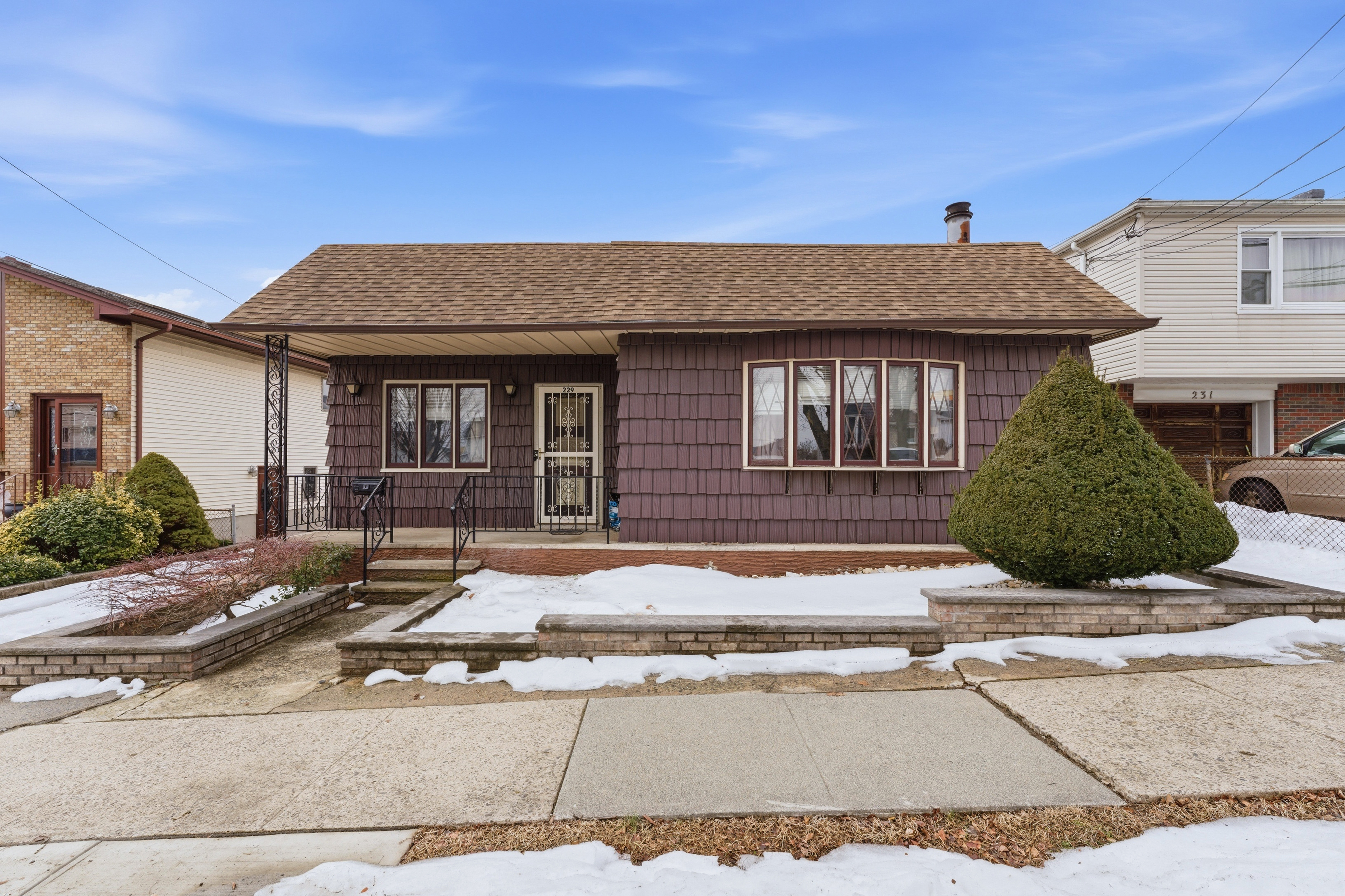 229 229 Centre Avenue, Secaucus, New Jersey, 07094, USA, 4 Bedrooms Bedrooms, ,2 BathroomsBathrooms,Residential,For Sale,229 Centre Avenue,26004821