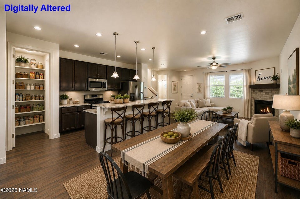 Mountain views, dual primary suites, and Flagstaff living at its fines – image 9