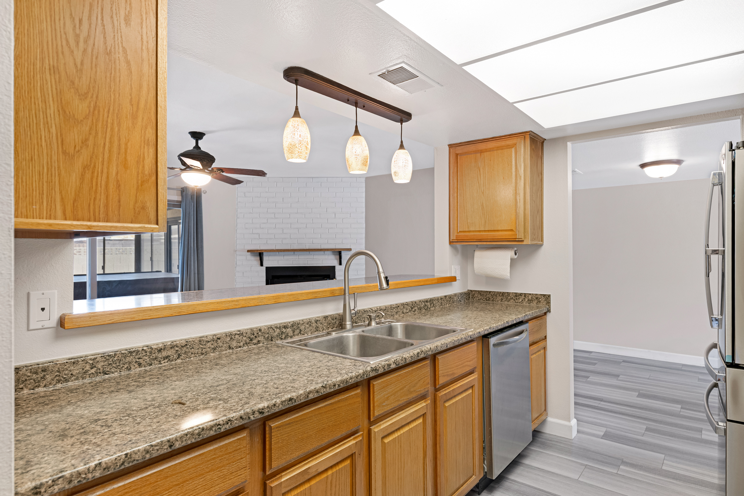 Your oasis in the heart of Tempe. This home is a split-bedroom floorpl – image 43