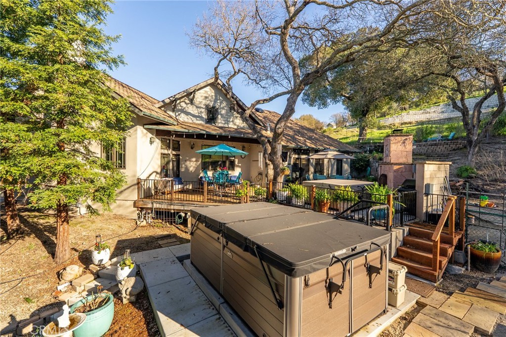 Located on the desirable West Side of Paso Robles, this custom-built 2 – image 35