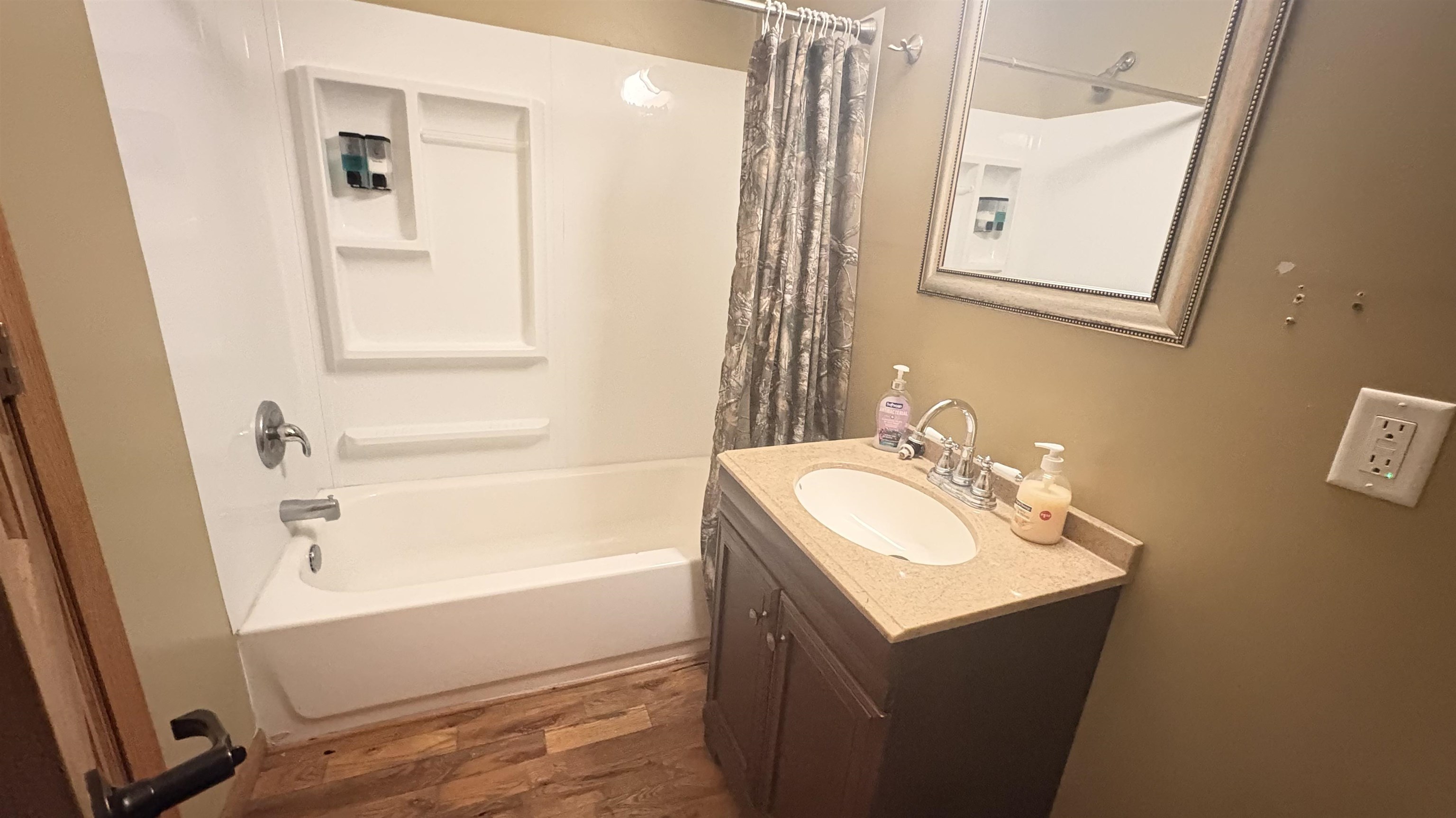 11239 11239 N Loomis, 4, Clare, Michigan, 48617, USA, 11 Bedrooms Bedrooms, ,13 BathroomsBathrooms,Residential,For Sale,11239 N Loomis , 4,a69be9bc-94de-486f-906f-c7f3dd
