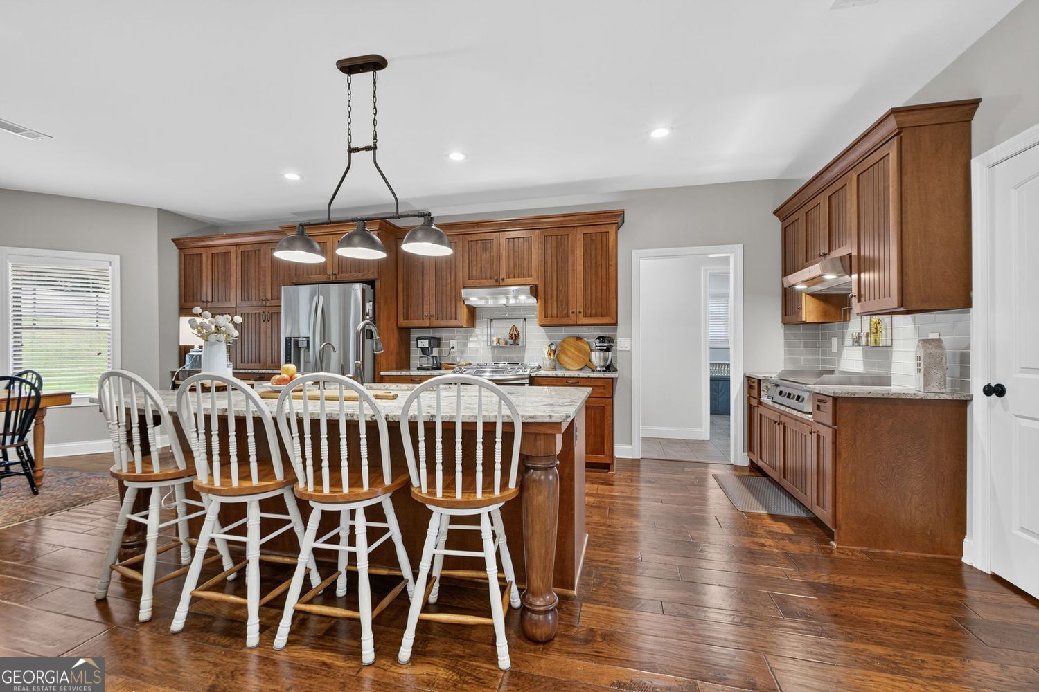 Incredible custom home with tons of bells and whistles in sought after – image 16