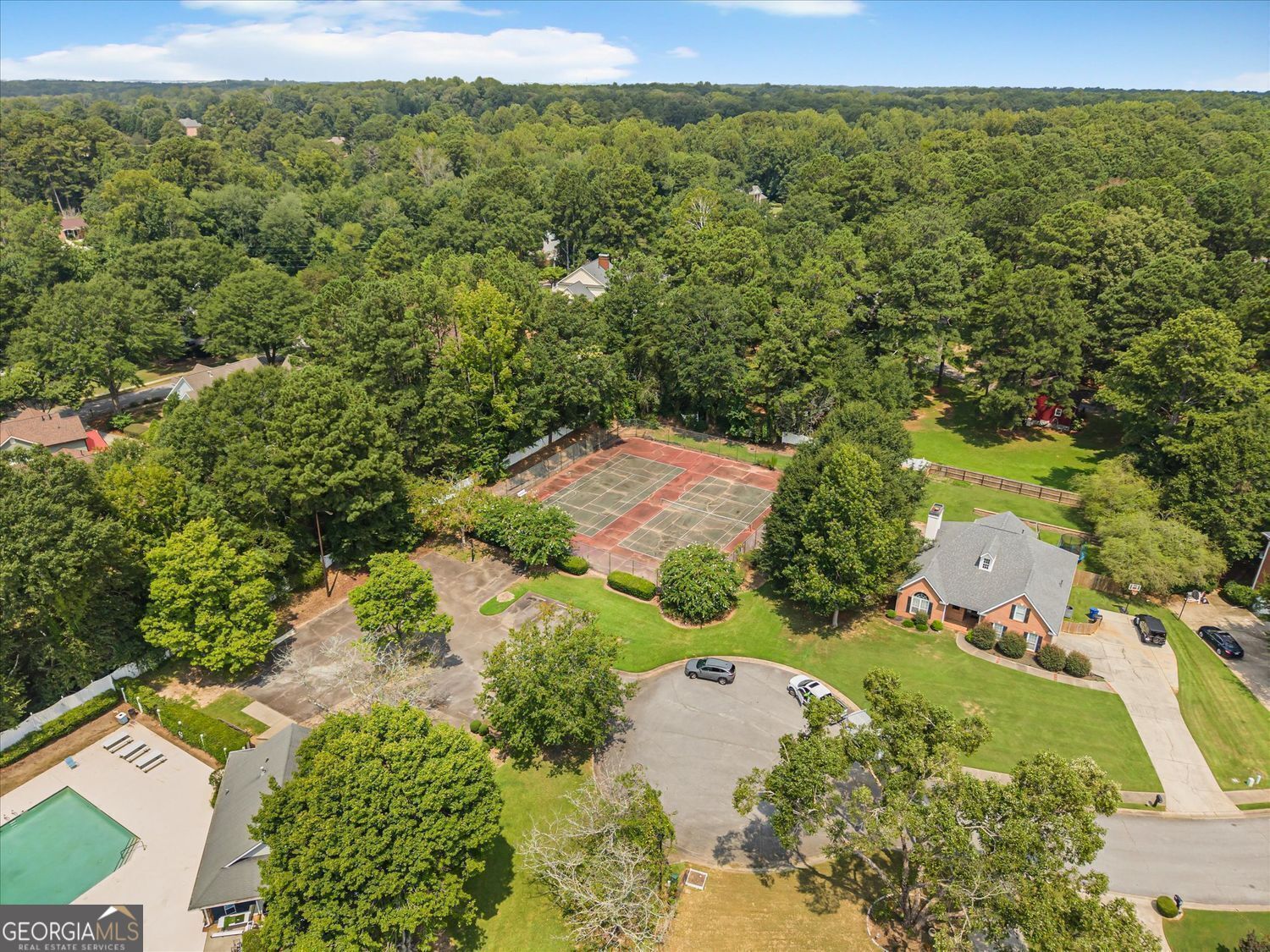 Fully finished basement with refined lakefront living in this beautifu – image 28