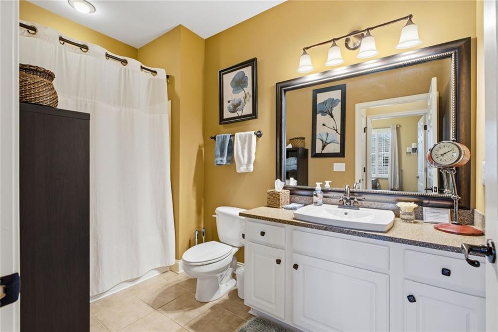 Welcome to this lovely home in the highly sought-after Orchards of Bra – image 27