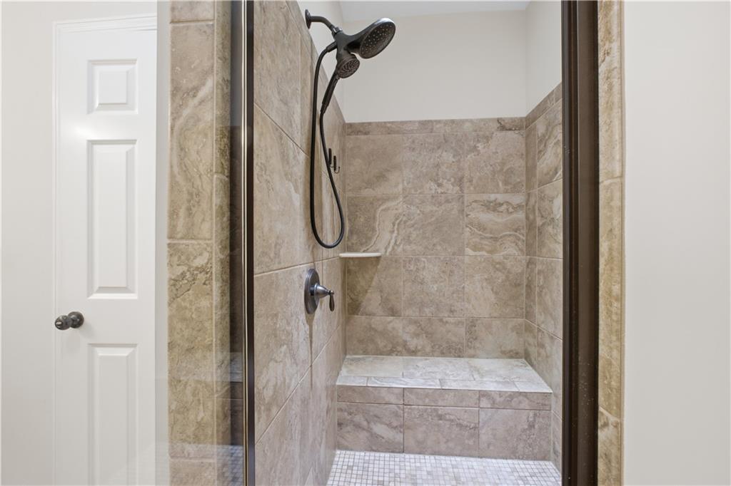 Tucked away in the quiet and welcoming 24-unit community of Brandly Ha – image 18