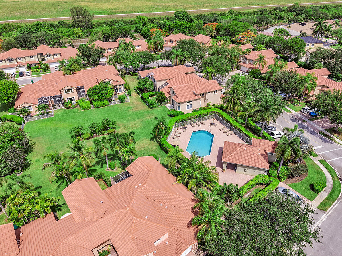 Welcome to Heron Bay, a beautiful and desirable gated community offeri – image 35