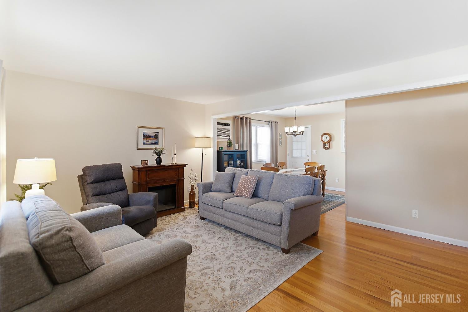 Pride of ownership shines throughout this exceptionally well-kept 3-be – image 4