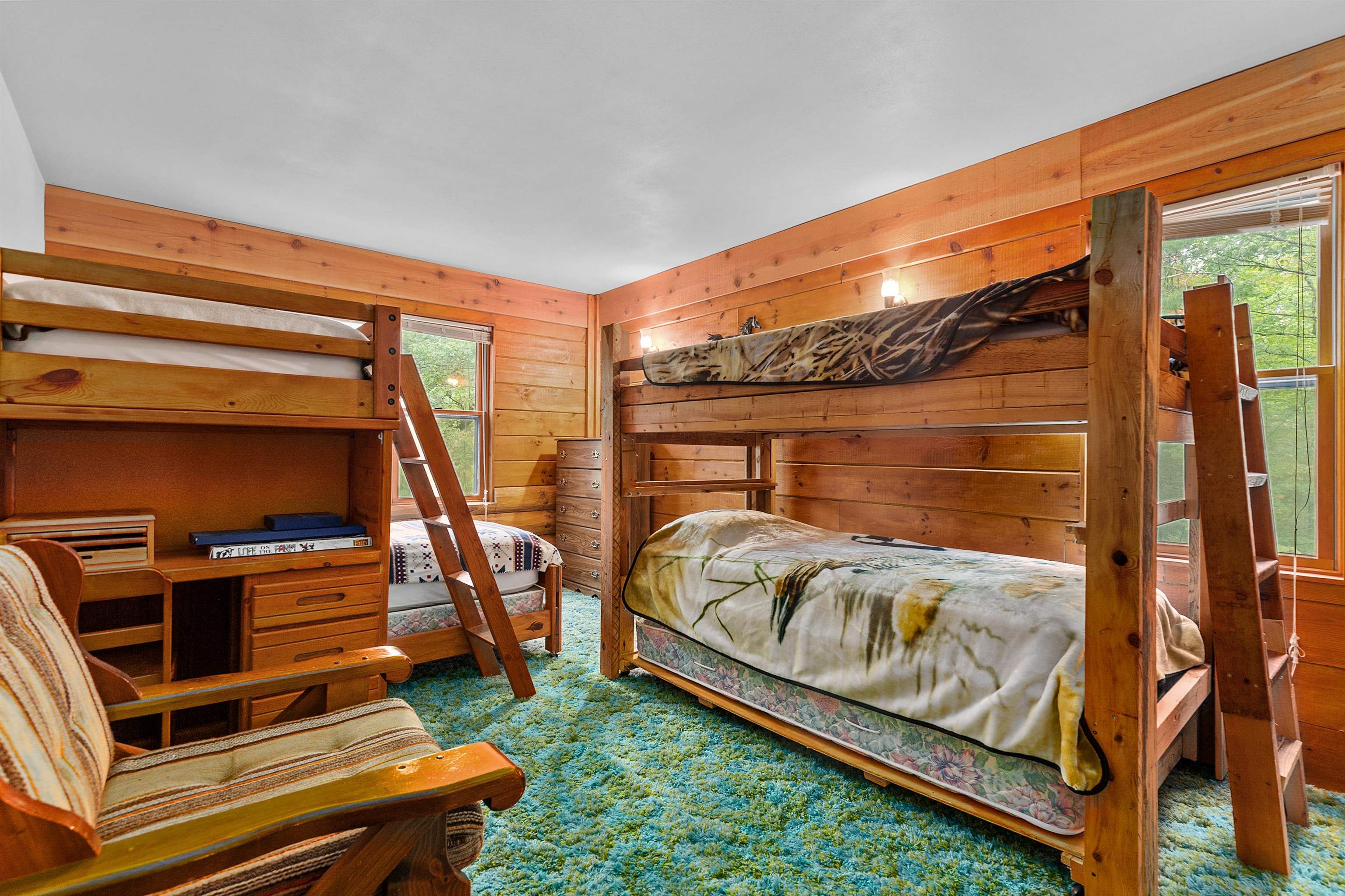 Experience the best of Legend Lake in this charming 1.5-story cottage. – image 26