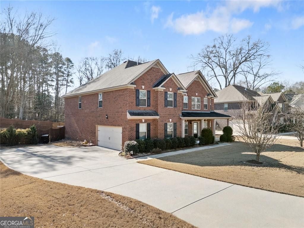 Timeless curb appeal and solid construction define this beautifully ma – image 6