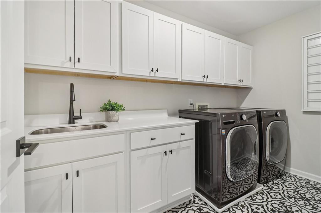 Welcome to luxury living in the heart of West Forsyth, where designer – image 54
