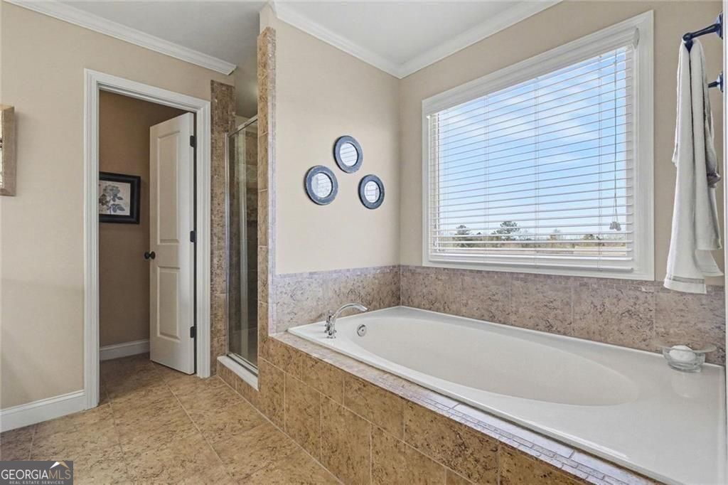 $5000 to BUYERS closing costs with acceptable offer! Beautiful east fa – image 21