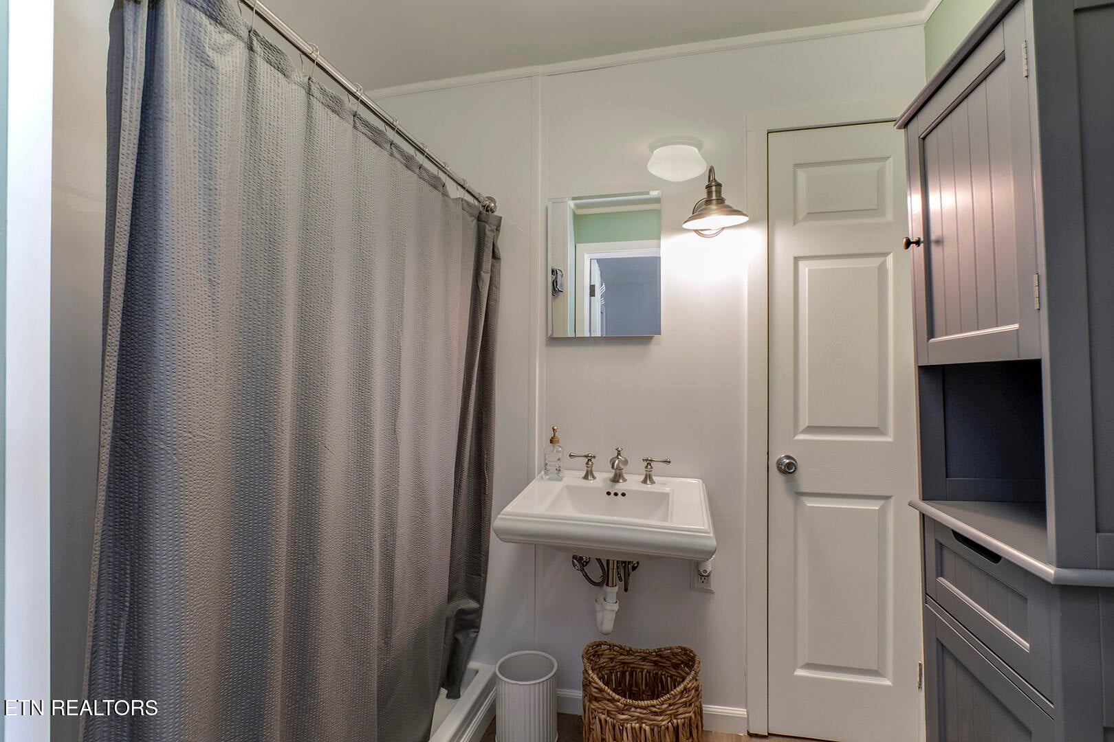 Are you looking for an adorable home with character, comfort, and styl – image 17