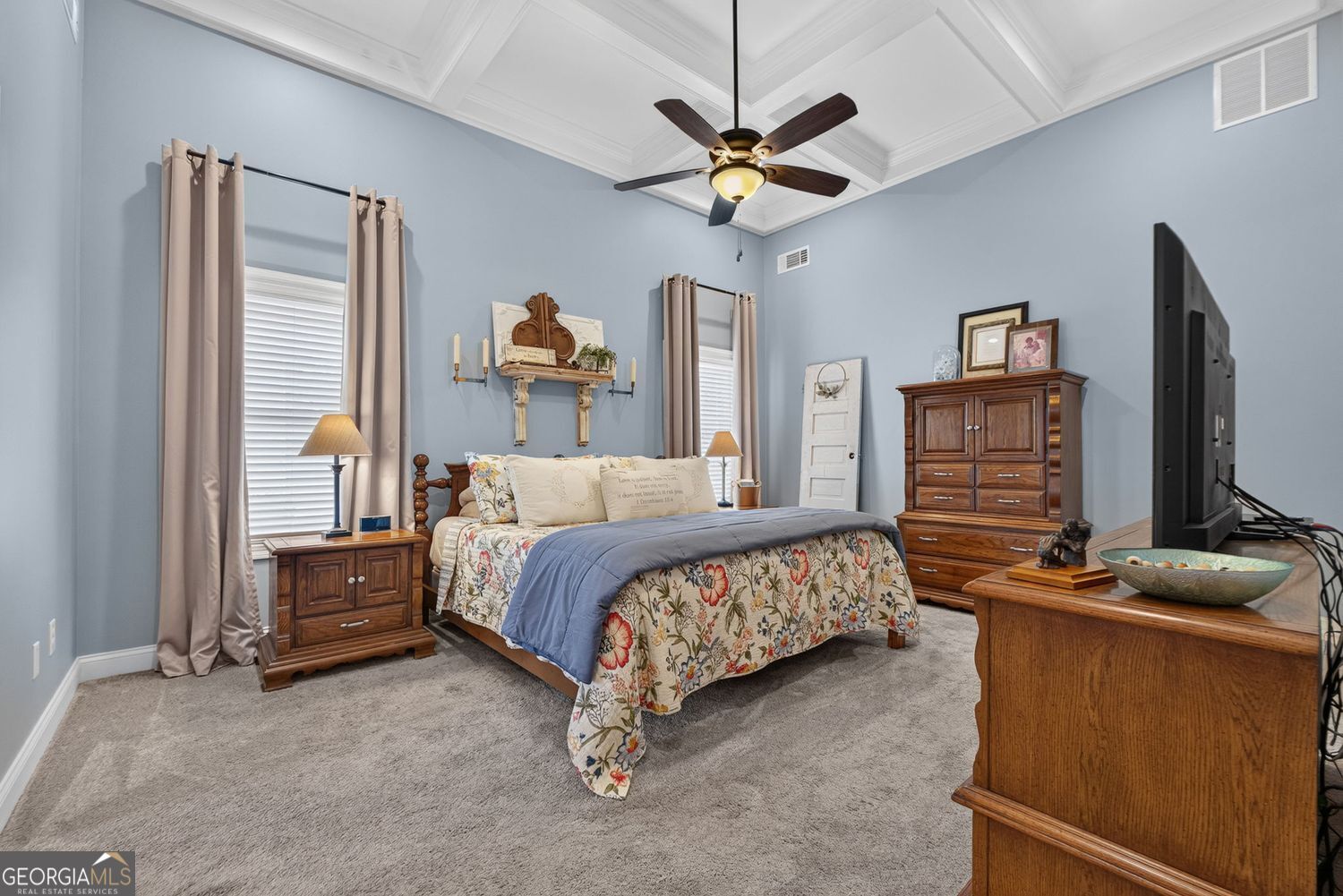 Incredible custom home with tons of bells and whistles in sought after – image 26