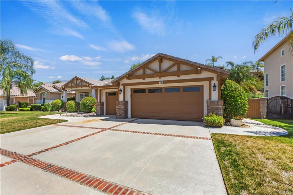 Welcome to this beautifully maintained single-story home located in a – image 1