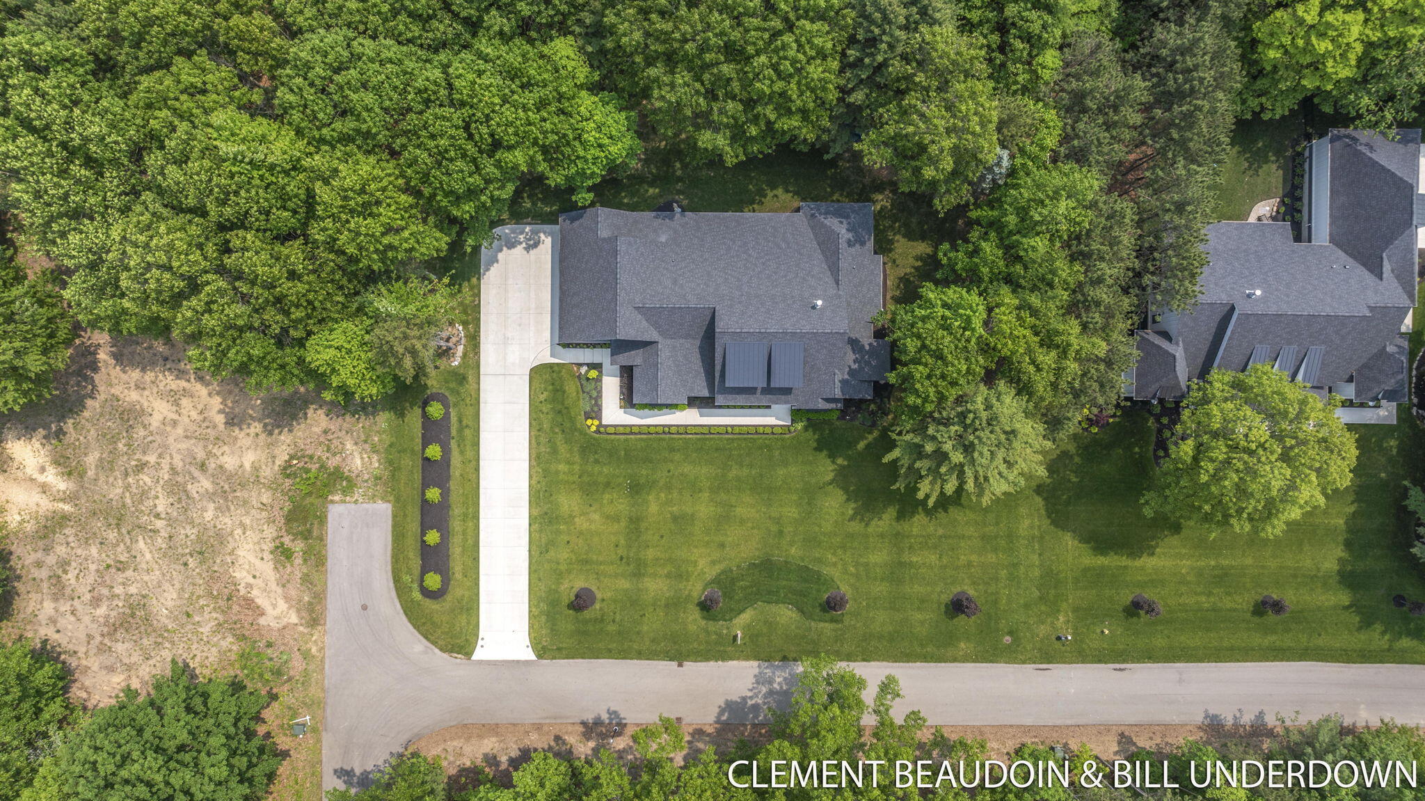 Behind the private gates of Gaslight Estates sits this exceptional, cu – image 44