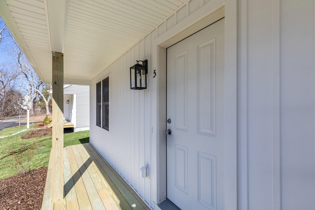 New is Nice! Beautifully done free standing home in Ocean Village a co – image 3