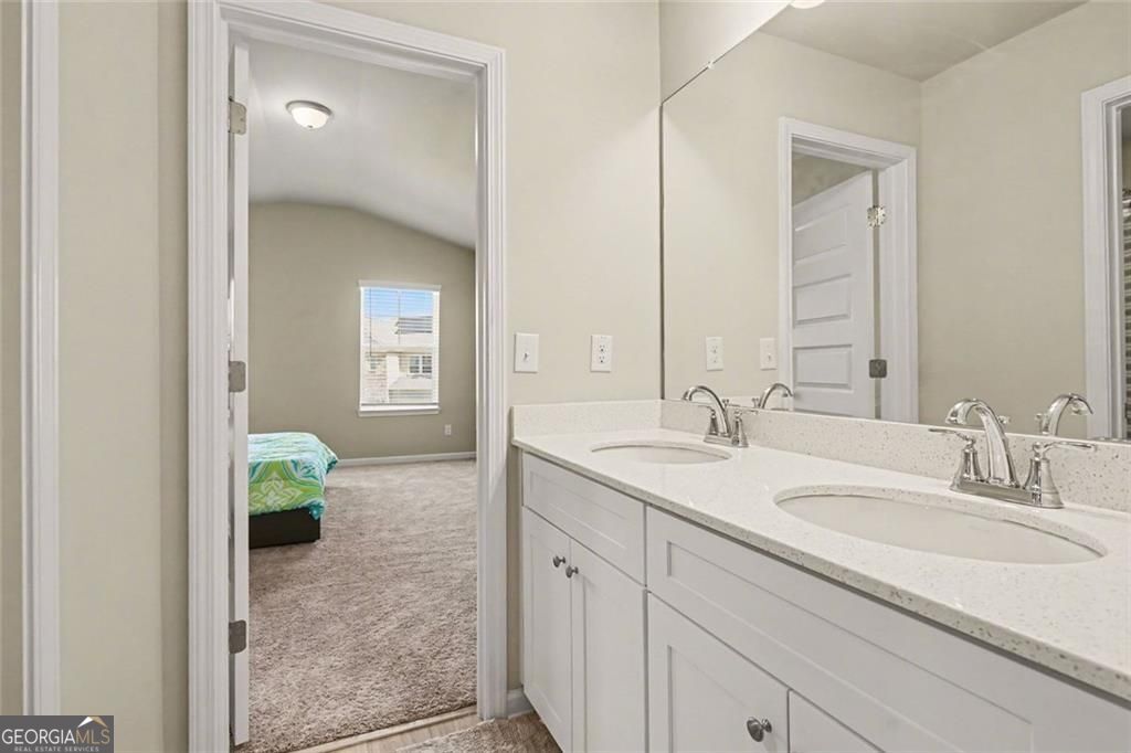 Beautiful home in the sought after Calcutta community! This spacious R – image 24