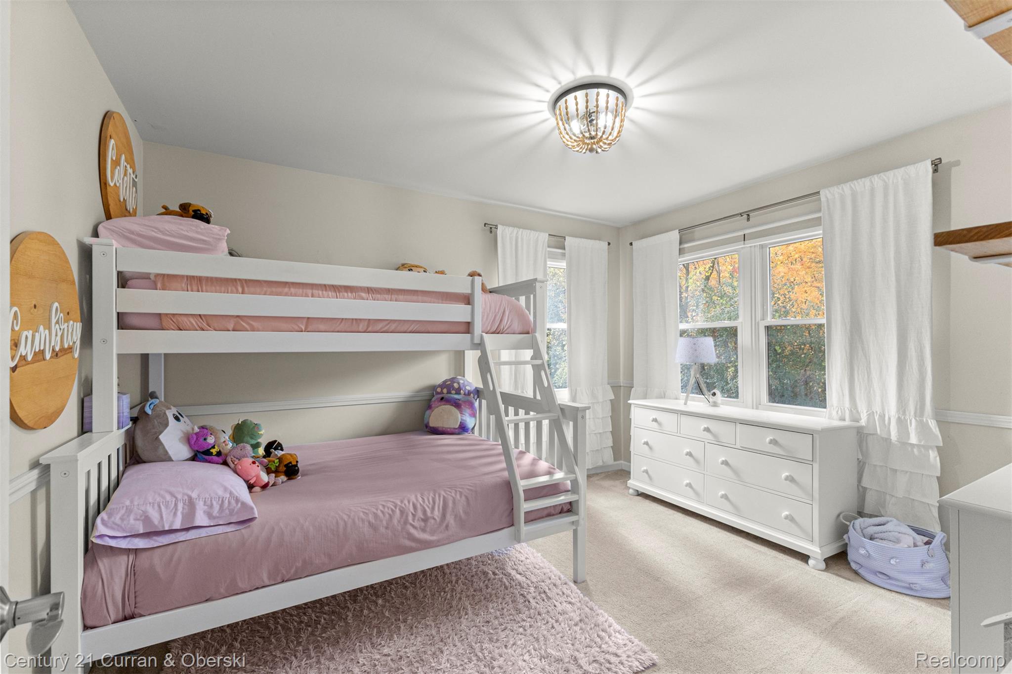 Welcome to 30999 Sudbury Street in Farmington Hills. This beautifully – image 38