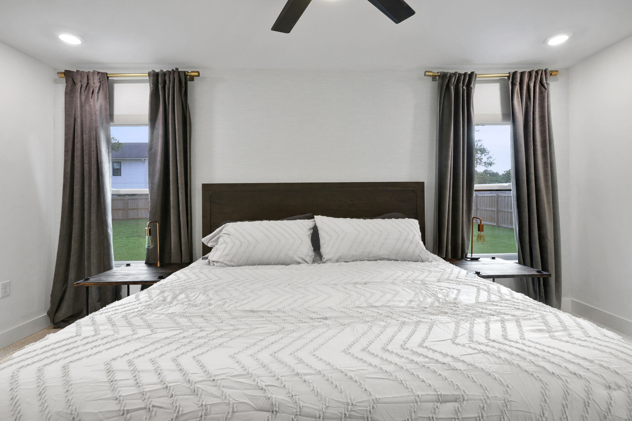 Experience the ultimate coastal lifestyle in this stunning Jacksonvill – image 22