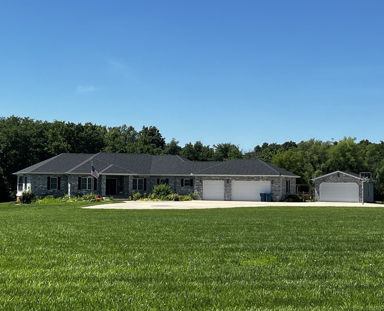 Woodlawn lane to Houston Rd. Home is on the south side of Houston – image 1