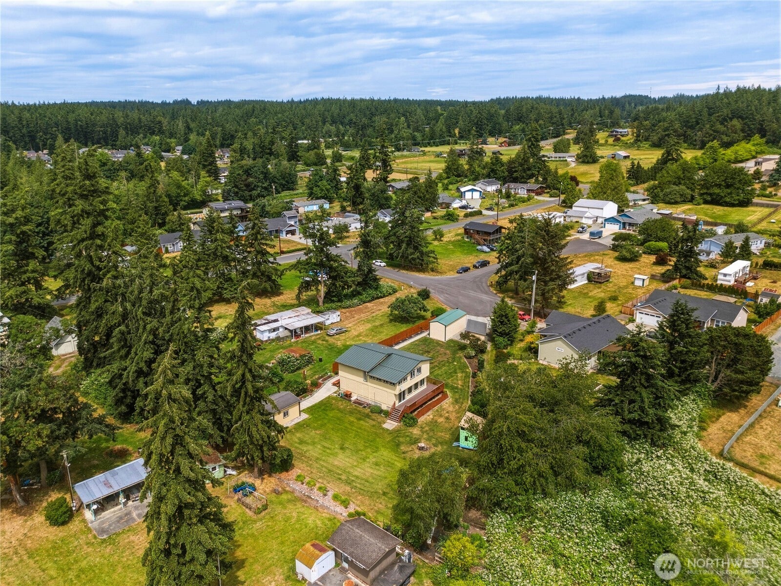 Welcome to your own PNW retreat, where character, space, and a peacefu – image 38