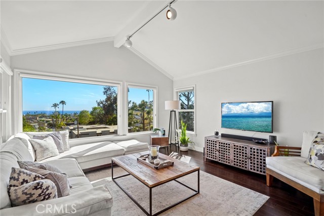 Rarely available first-row end-unit residence in Dana Points highly so – image 2