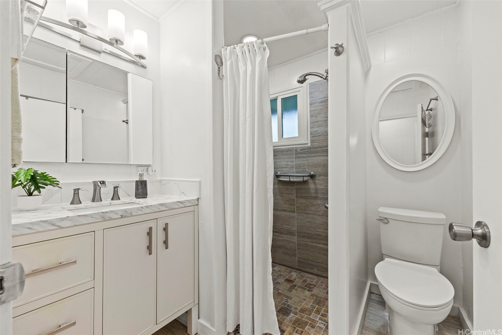 Welcome to this updated 3 bedroom, 2 bath single family home in the lu – image 9