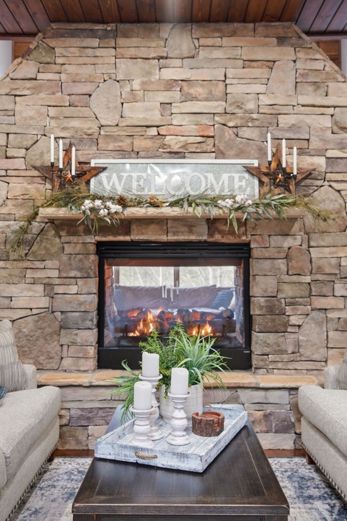 Architectural Mountain Sanctuary on 5+ Private Acres. Experience refin – image 25