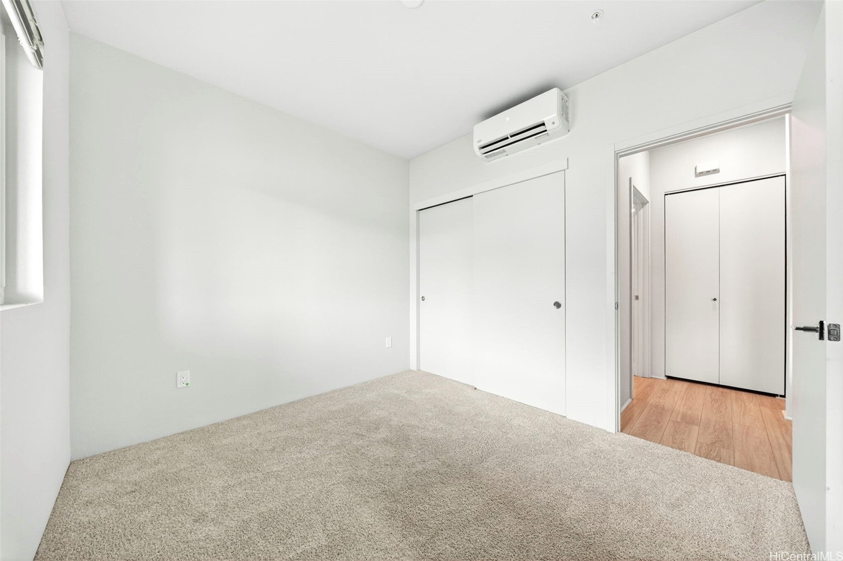 Welcome home to this beautifully maintained corner townhome at Kapili – image 11
