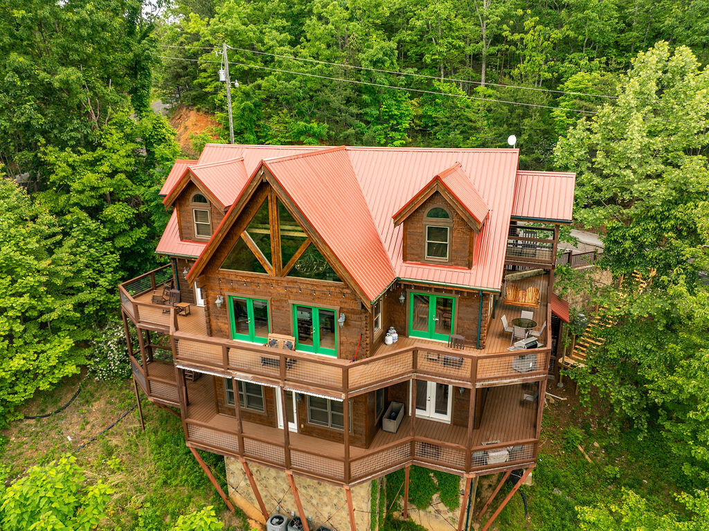 725 725 Big Bear Ridge Road, Gatlinburg, Tennessee, 37738, USA, 5 Bedrooms Bedrooms, ,6 BathroomsBathrooms,Residential,For Sale,725 Big Bear Ridge Road,308006