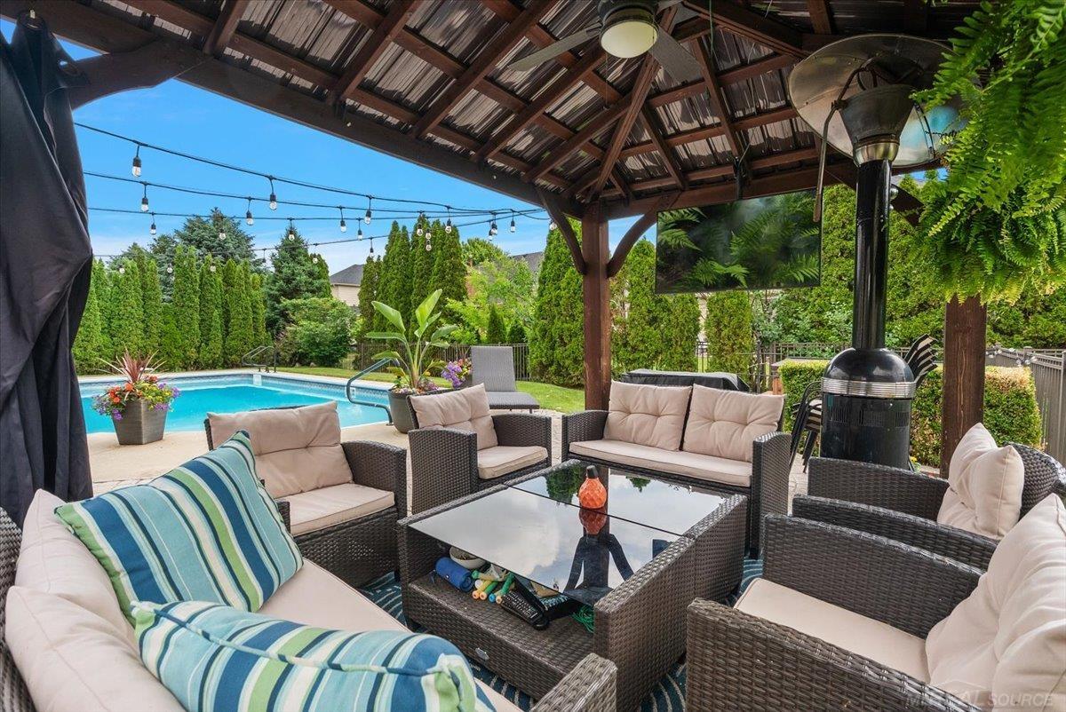 Rare find! Beautiful 4 Bedrom Split Level home with inground pool loca – image 14