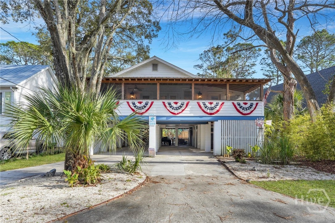 Charming raised, restored cottage in the heart of Tybee -a perfect ble – image 1