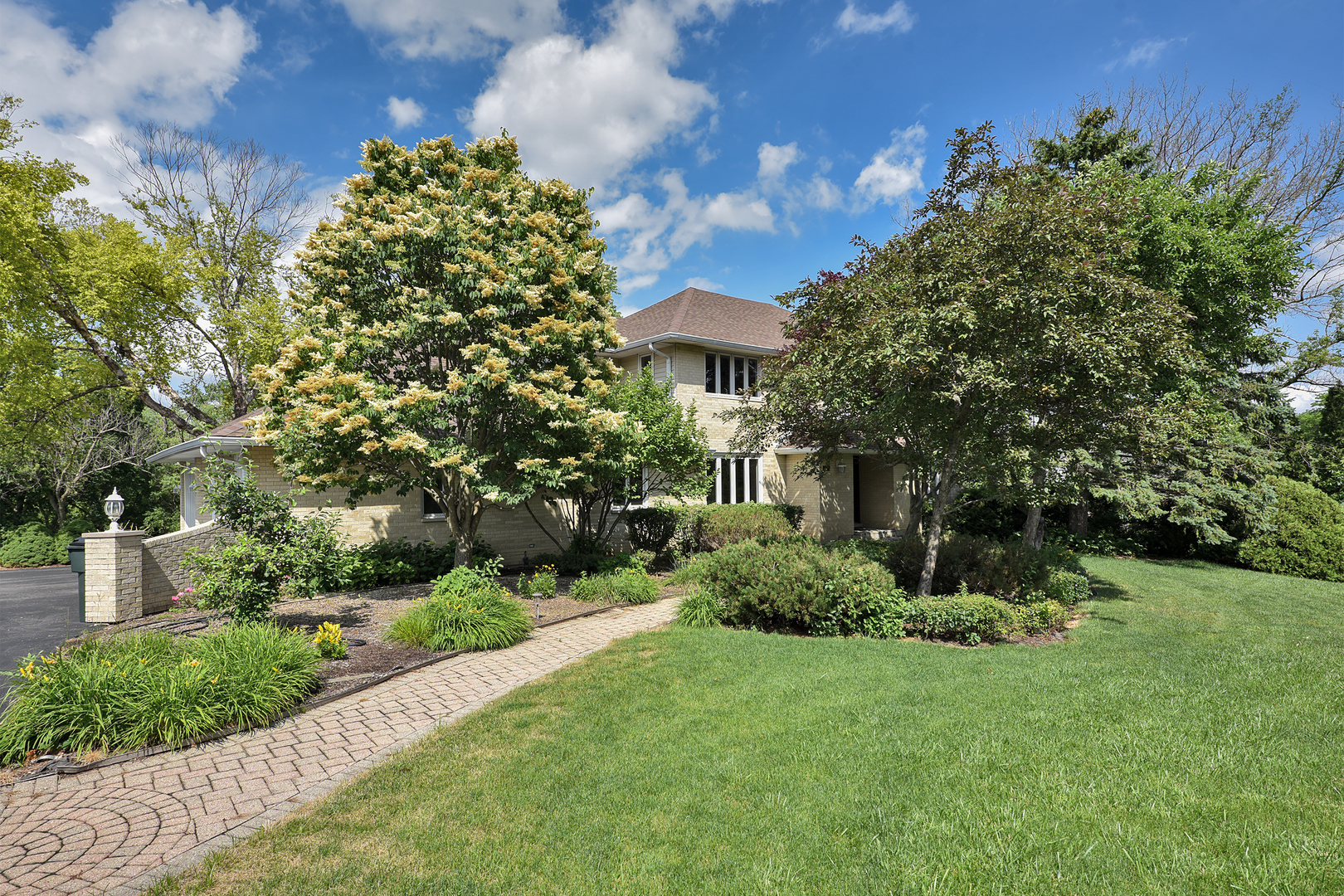 190 190 Betty Drive, Inverness, Illinois, 60010, USA, 5 Bedrooms Bedrooms, ,4 BathroomsBathrooms,Residential,For Sale,190 Betty Drive,12674631