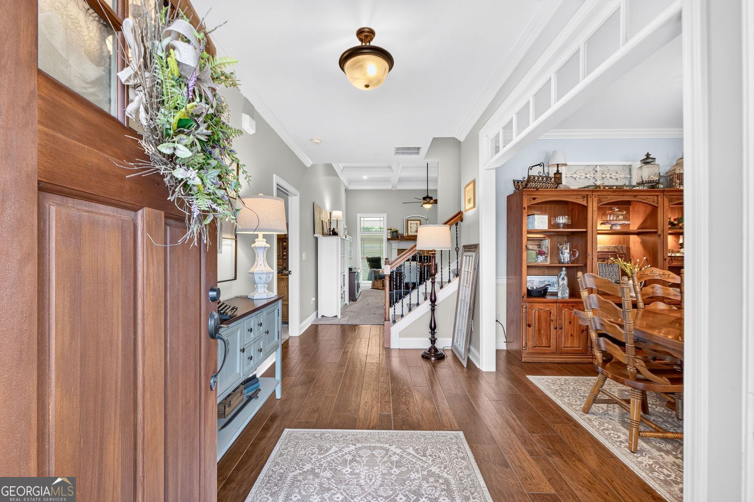 Incredible custom home with tons of bells and whistles in sought after – image 9