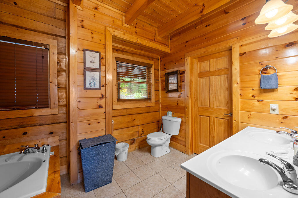 725 725 Big Bear Ridge Road, Gatlinburg, Tennessee, 37738, USA, 5 Bedrooms Bedrooms, ,6 BathroomsBathrooms,Residential,For Sale,725 Big Bear Ridge Road,308006
