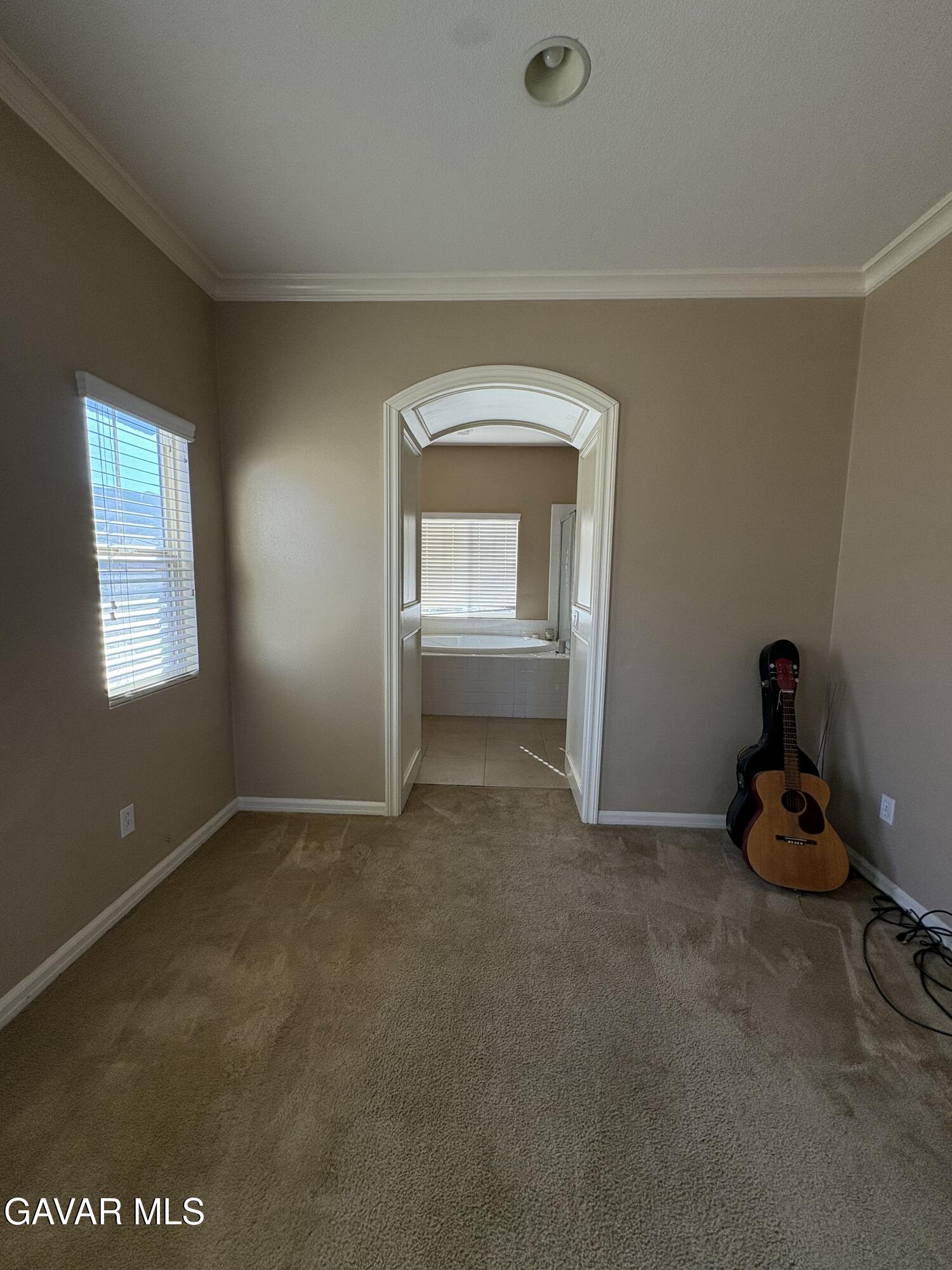 Stunning 5-bedroom, 4-bathroom, 2-story single-family home in the high – image 40