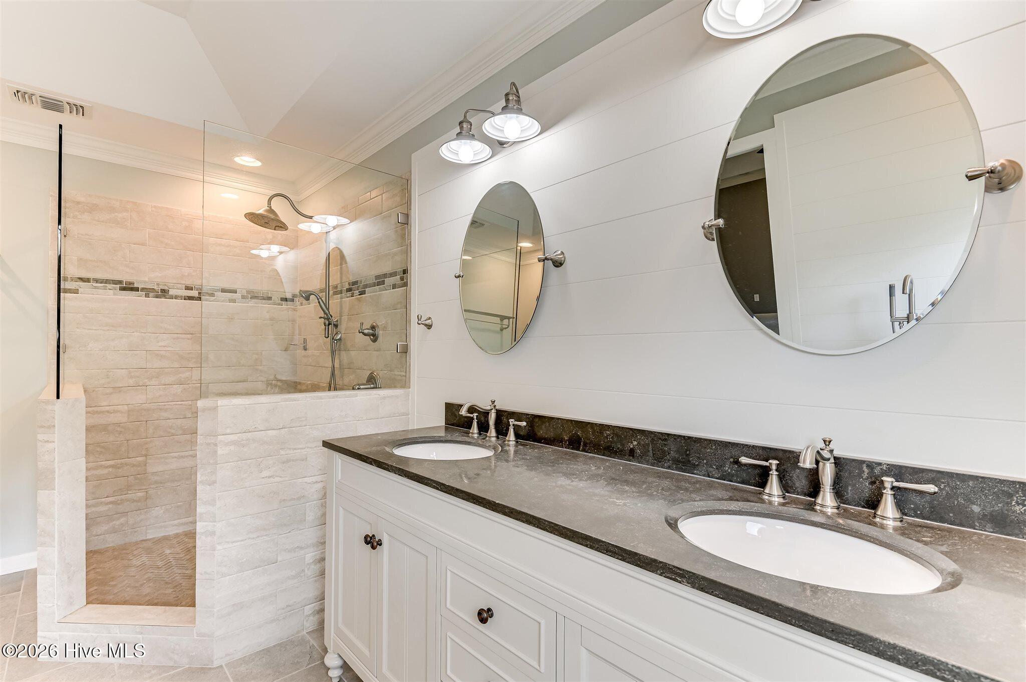 Welcome to this stunning brick home nestled on a quiet cul-de-sac in t – image 35
