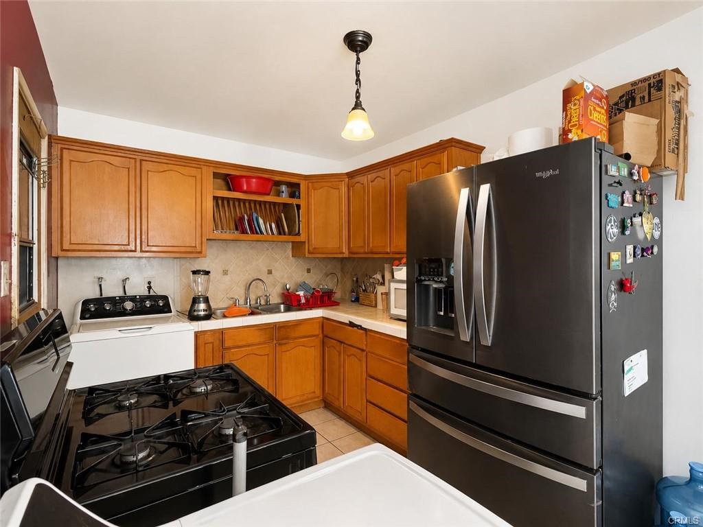 8617 8617 Ivy St, Los Angeles, California, 90002, USA, 5 Bedrooms Bedrooms, ,Residential,For Sale,8617 Ivy St,MB26135921