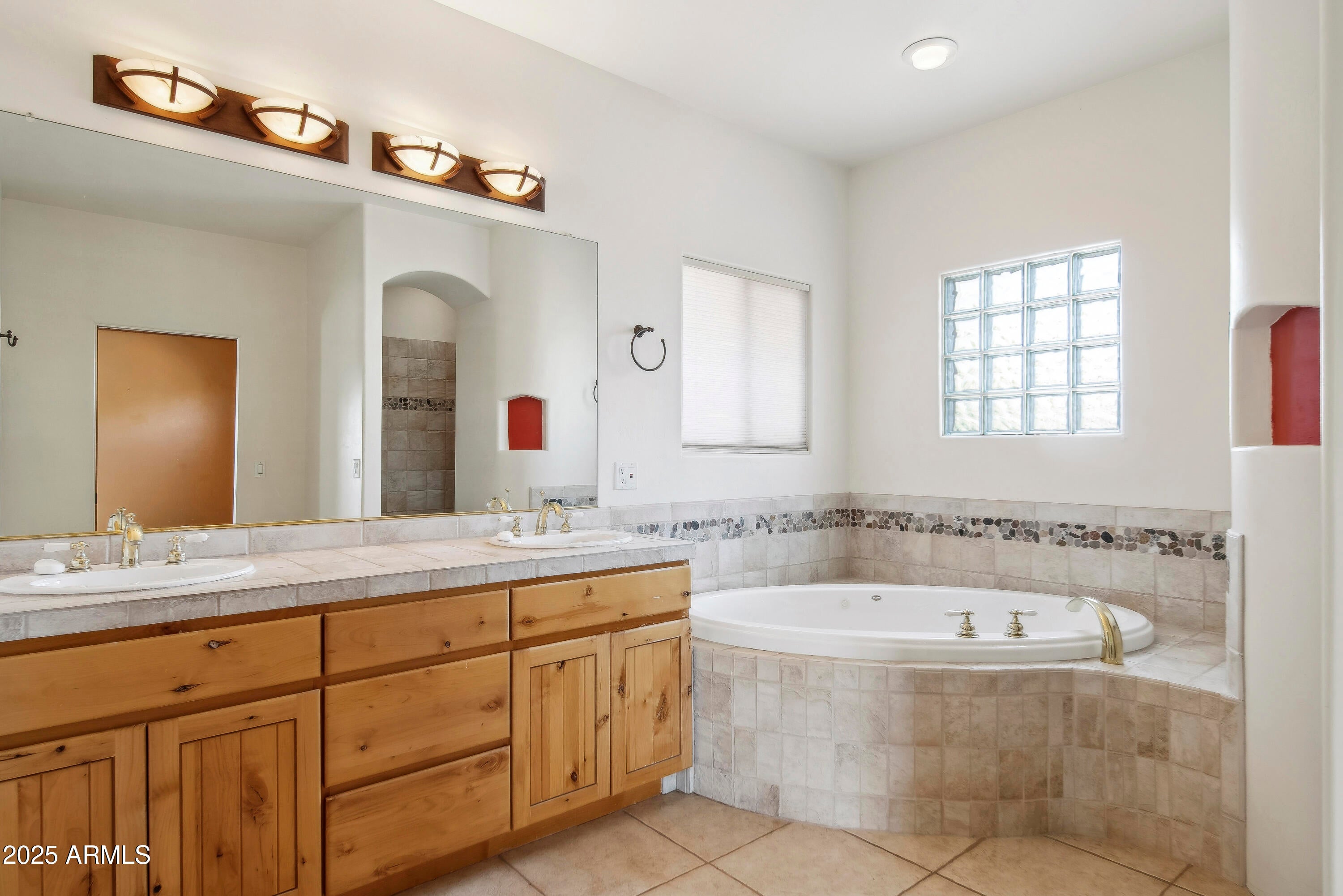 Fresh paint - looks great - Come and See - Luxury Home, acres, and ove – image 14
