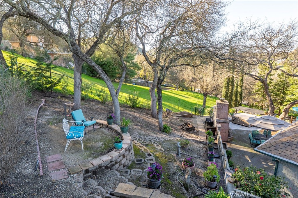 Located on the desirable West Side of Paso Robles, this custom-built 2 – image 43